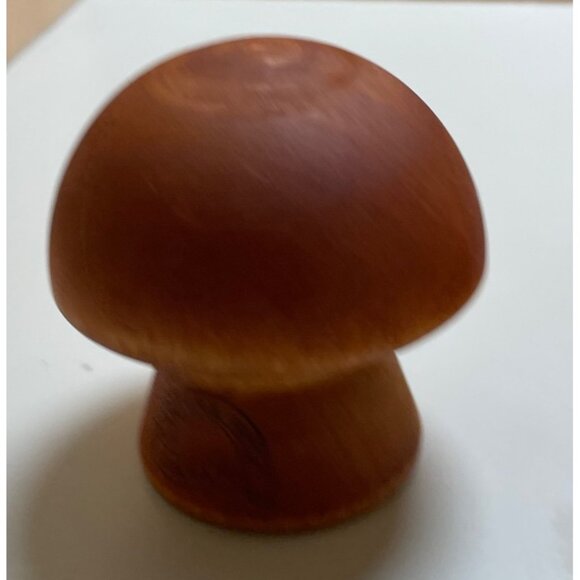 Canterburys Crack & Peel Wooden Mushroom Nutcracker - Picture 7 of 12